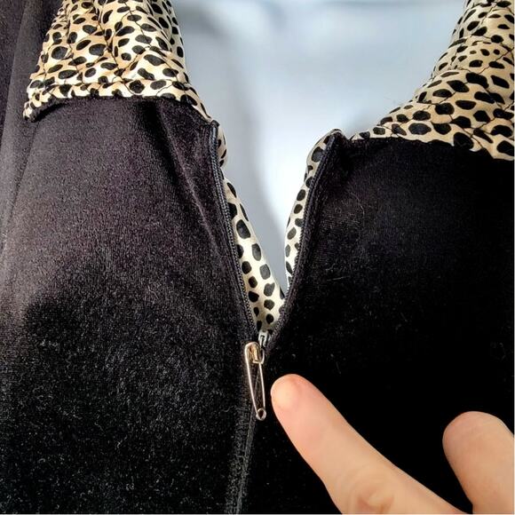 Vintage Cinema Etoile Black Velour Leopard Trim Robe Long Zip Front‎ L - Picture 3 of 9